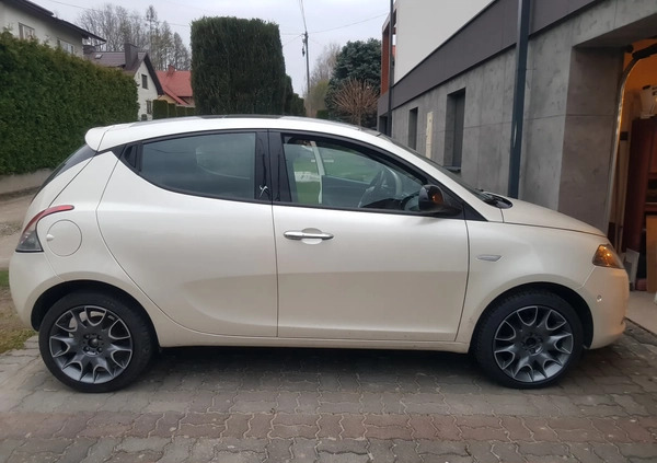 Lancia Ypsilon cena 26000 przebieg: 113000, rok produkcji 2011 z Ropczyce małe 22